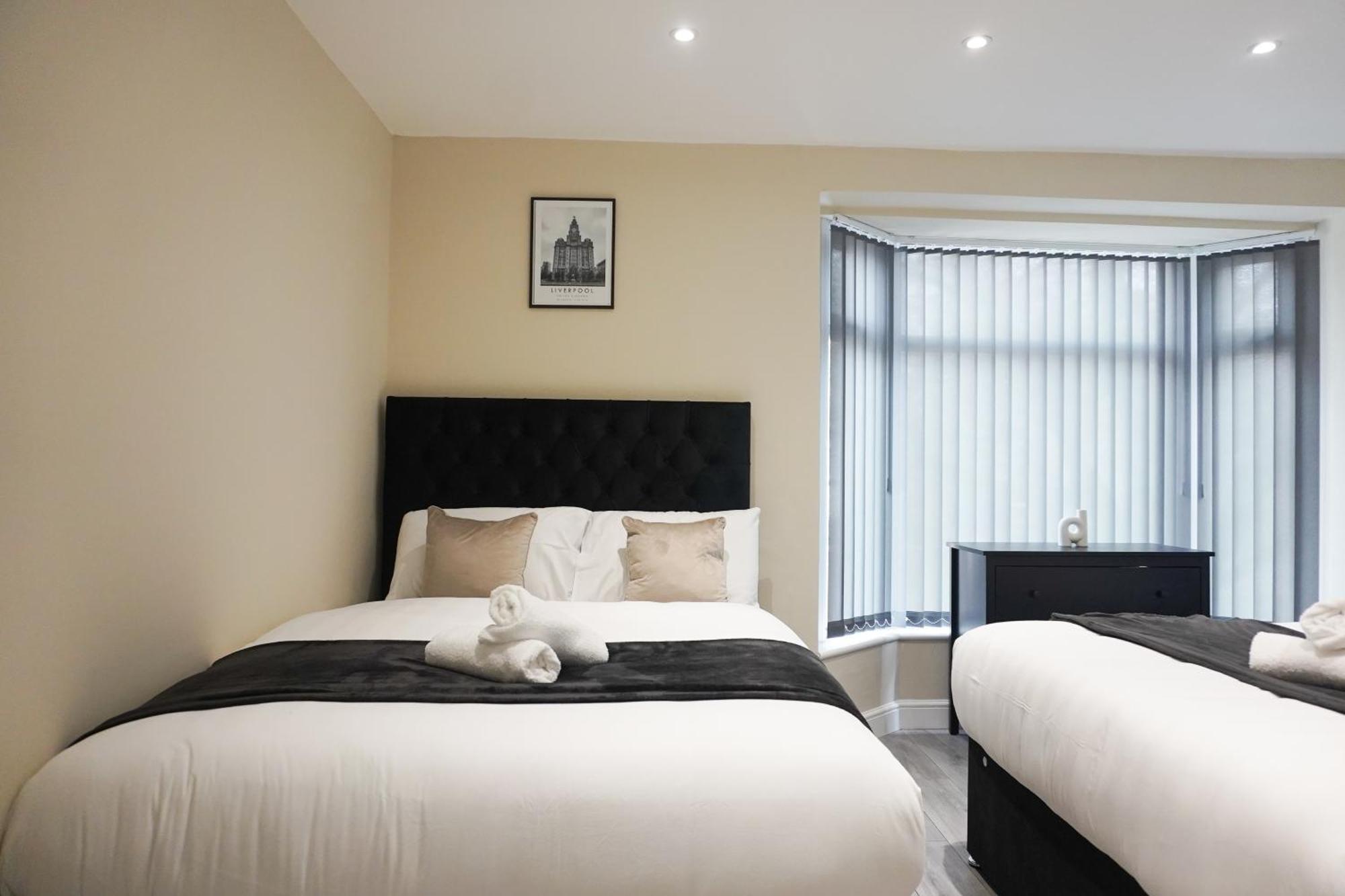 4 Bedroom, Sleeps 8, Free Parking, 5 Mins From Lfc, 15 Mins Centre Liverpool